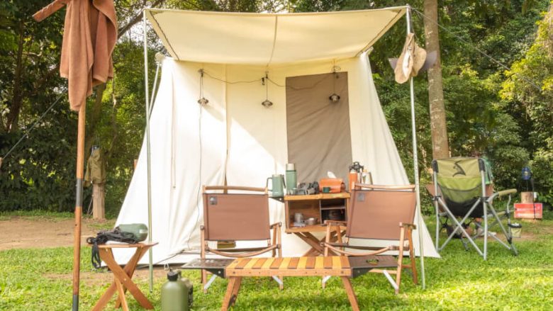 テントとイスとテーブル